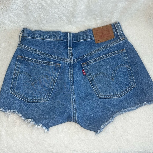 Levi’s 501 Shorts - Picture 2 of 4